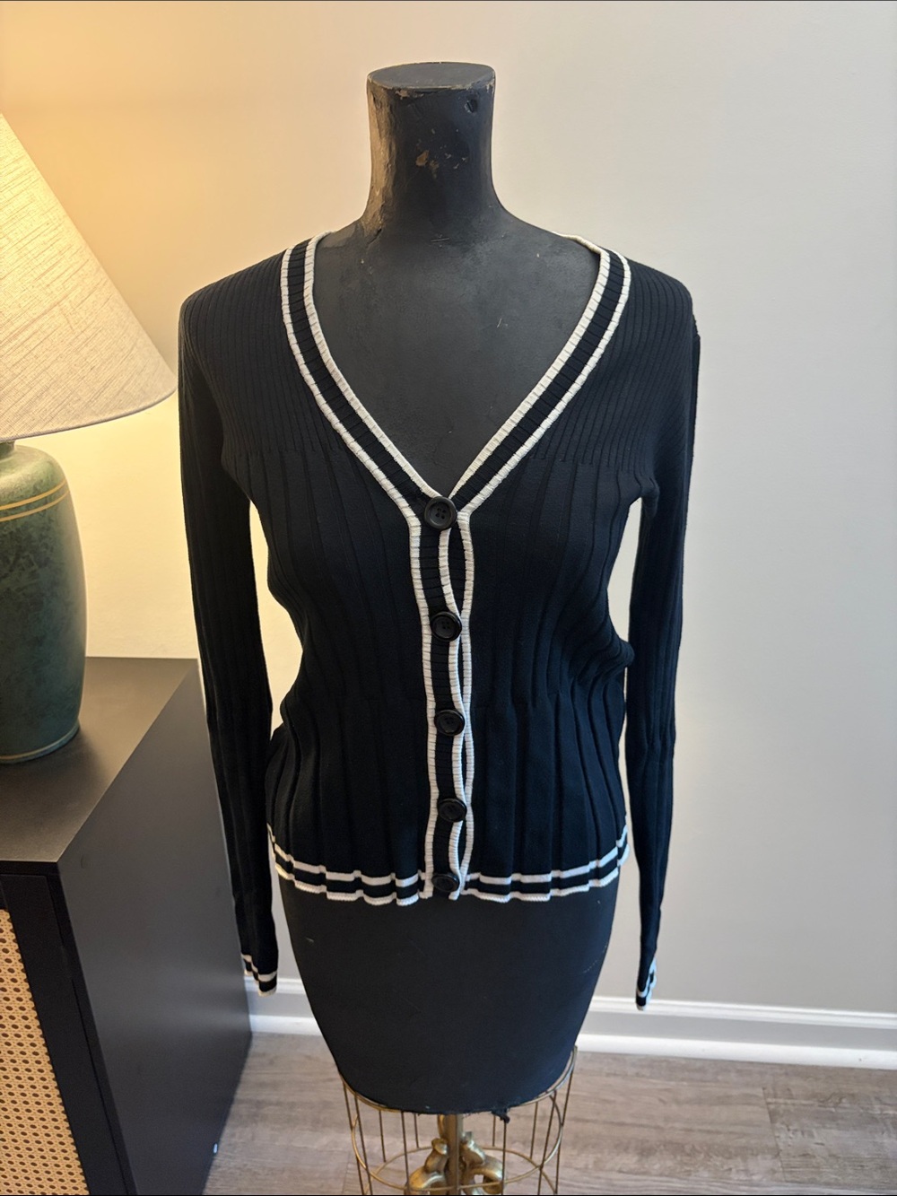 75% Silk Preppy Dark Academia Black Ribbed V‑Neck Cardigan White Trim Size PM